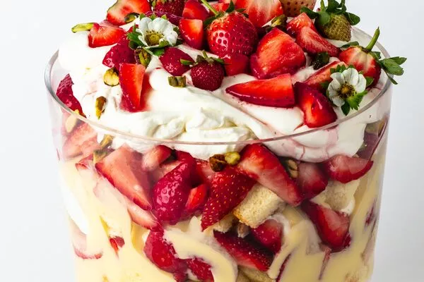 Web_Recipe_Description_Image-Strawberry Trifle (5).jpg