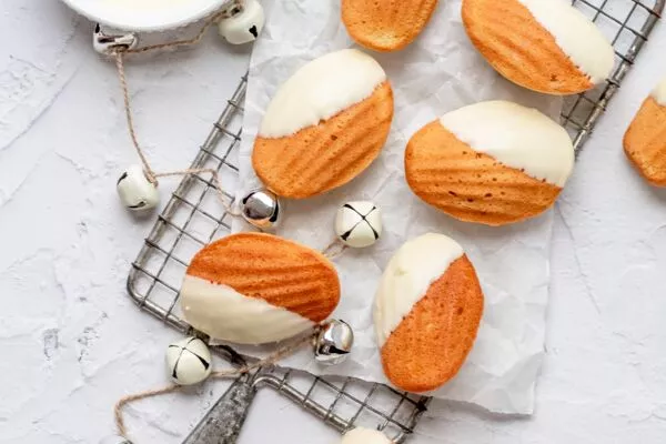 Web_Recipe_Description_Image-WhiteChocolateMadeleines.jpg