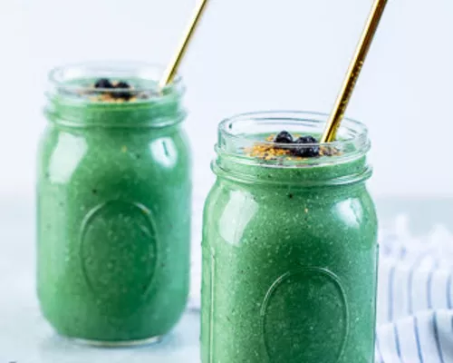 Tropical Smoothie with Spirulina